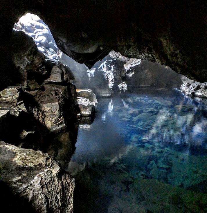 If you like hot springs and caves, Iceland’s Grjótagjá is paradise